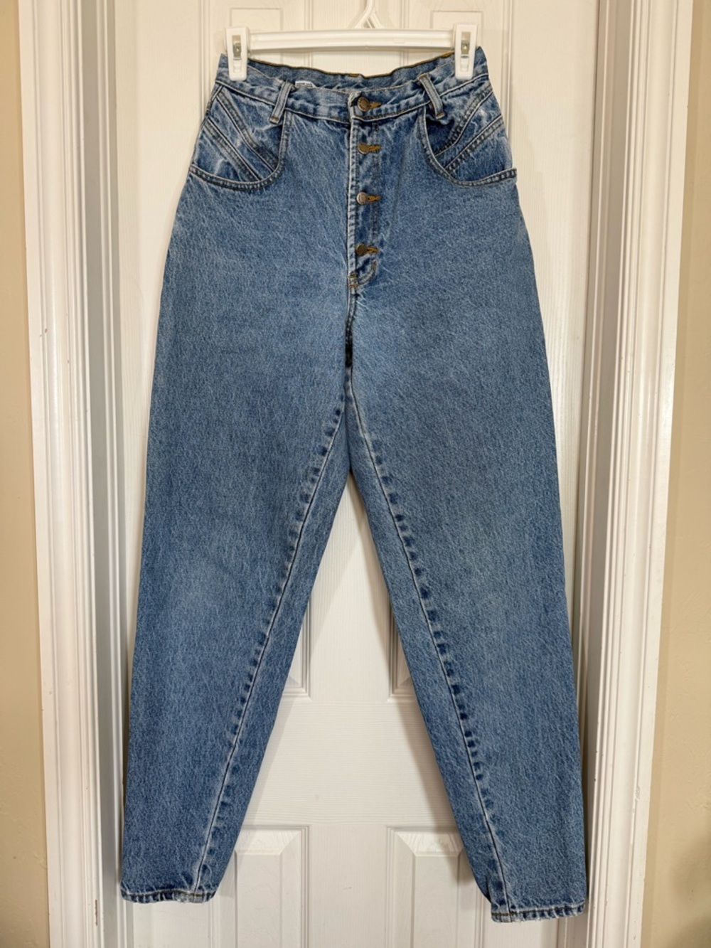 Vintage 90s High Waisted Mom Jeans Light Wash Tapered Denim Women’s 9/10